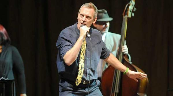 dr house canta blues la sala palatului