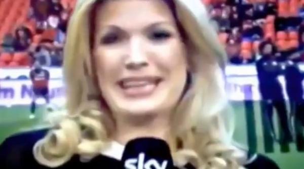 ce pateste o reporterita sky sports in timp ce face avancronica unui meci de fotbal de la marginea terenului video