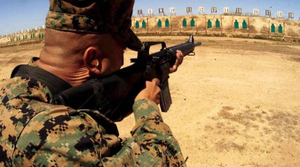 poligoanele din ucraina umplute pana la refuz de civili care vor sa invete sa traga cu arma