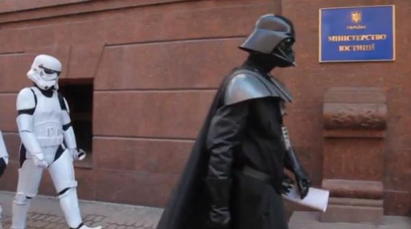 de la iulia timosenko la darth vader 24 de candidati in lupta pentru presedintia ucrainei