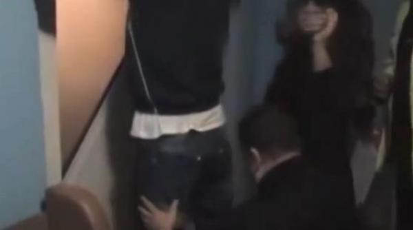 politisti romani perchezitie suspect ascunzatoare