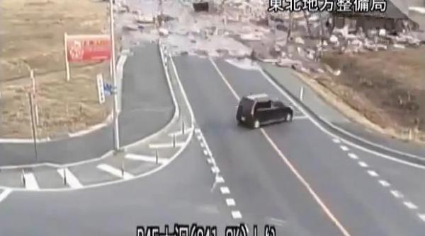 imagini nemaivazute cu valul tsunami care a devastat nord estul japoniei video