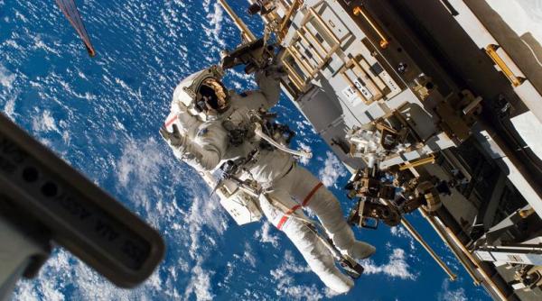 nasa a suspendat contactele cu rusia cu exceptia programului privind statia spatiala internationala