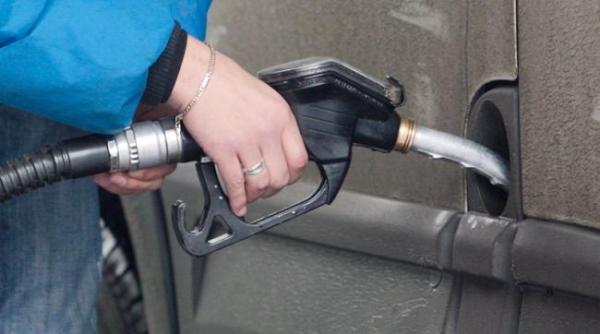 petrom ieftineste incepand de vineri benzina si motorina vezi cu cat