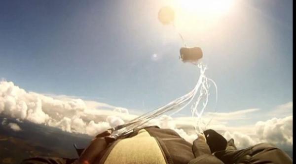 parasutist la un pas de moarte dupa ce un meteorit a trecut pe langa el cu o viteza de 500 km h video