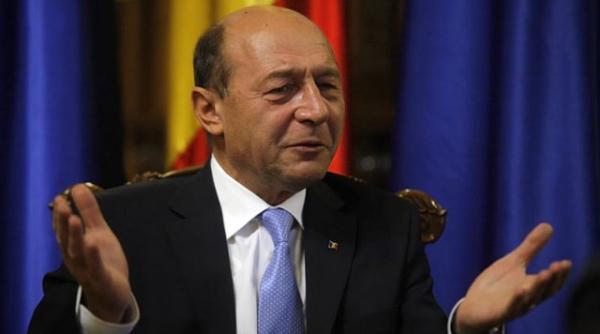 adrian nastase despre presedintele traian basescu i func ia de prim ministru anuntul face parte din jocul de poker