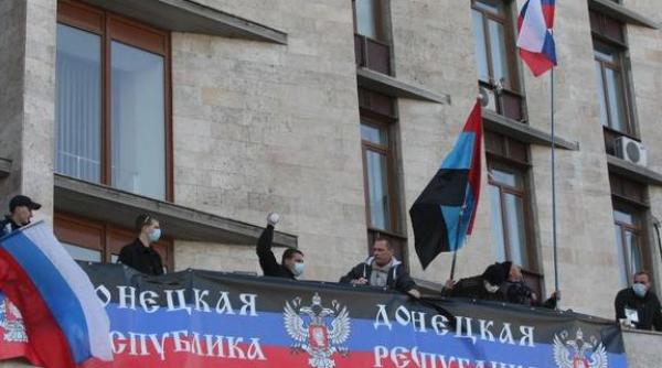 orasul ucrainean donetk declarat republica independenta protestatarii au ocupat cladirile administratiei