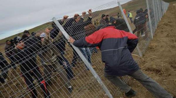 autocarul cu jurnalisti atacat cu pietre si oua la pungesti