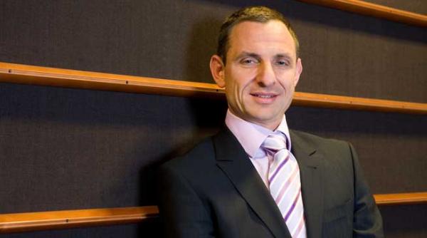 germanul care vrea sa cucereasca grecia la alegerile europene