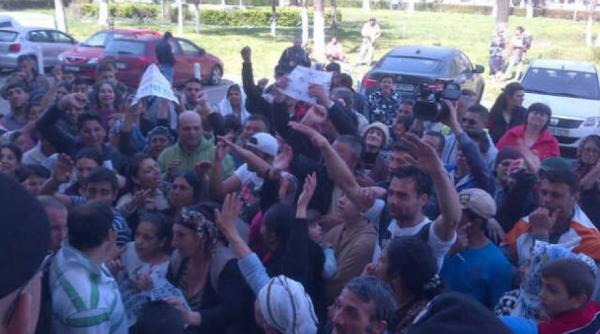 locuitorii cartierului de locuinte sociale henri coanda potesteaza la constanta impotriva retinerii lui radu mazare