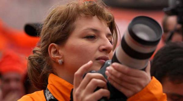 fata lu tata jigneste comisia nana ioana basescu incearca sa arunce in derizoriu raportul corpulul de control al guvernului