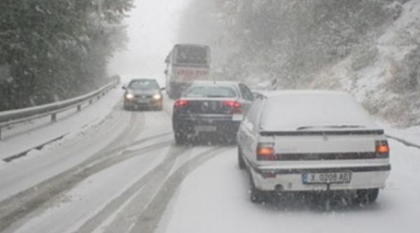 ninsorile abundente ingreuneaza traficul intre vatra moldovitei si sucevita vezi cum se circula in ara