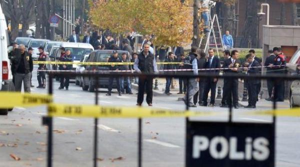 schimb de focuri intre invitati la o nunta in turcia 23 de persoane intre care si 3 politisti au ajuns la spital