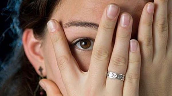 sunt timid dar ma tratez