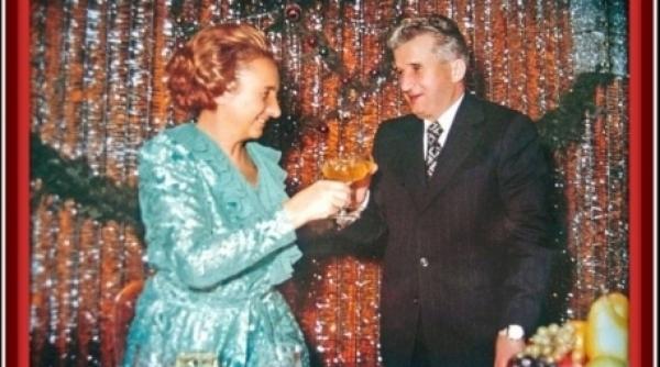 cum petrecea ateul nicolae ceausescu de paste ciocnea oua rosii cu elena si comanda cozonaci pufosi