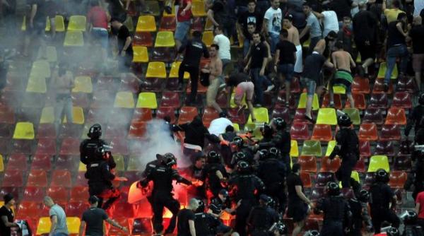 dinamo steaua un lider al galeriei dinamoviste retinut pentru posesie de droguri alti 15 suporteri du i la sec ii