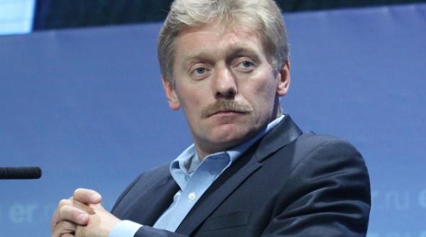 purtatorul de cuvant al kremlinului rusia si a suplimentat trupele la frontiera cu ucraina