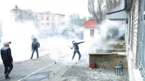 trei separatisti pro rusi impuscati in noaptea de pasti liderul lor ii cere lui putin sa trimita militari rusia este indignata