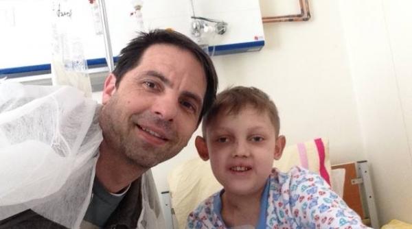 de pasti negru l a vizitat la spitalul fundeni pe sami crisan baietelul cu leucemie care a prezentat next star