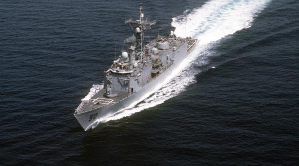 fregata americana uss taylor a traversat stramtoarea bosfor si se indreapta catre apele marii negre