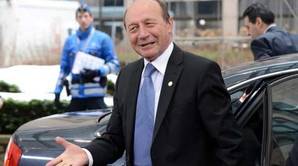 scut sau pres pentru basescu procuroarea piccj adina petrescu a invocat imunitate prezidentiala si a suspendat dosarul de santaj al lui traian basescu