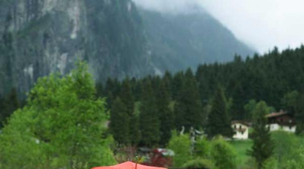 vremea rea a tinut turistii in camere de pasti