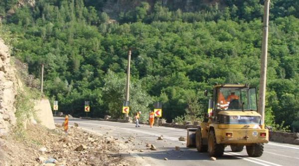 infotrafic traficul pe dn7a este oprit la valcea din cauza vremii
