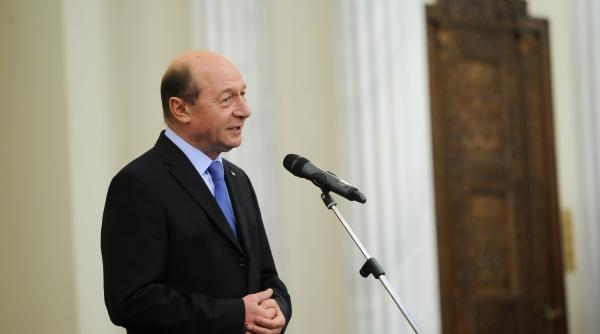 basescu face declara ii de presa la ora 17 30