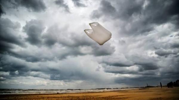 in cinci ani numarul pungilor de plastic se va reduce cu 80