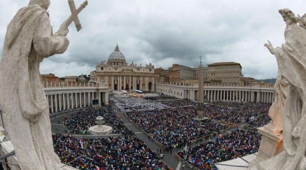 eveniment istoric astazi la vatican papa ioan paul al ii lea si papa ioan al xxiii lea vor fi canonizati live video