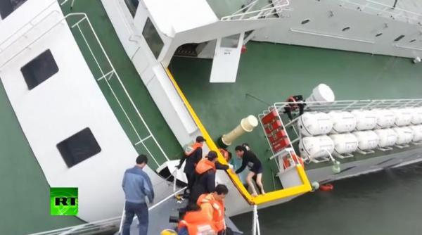 noi imagini de la tragedia navala din coreea vezi primele momente de dupa producerea accidentului video