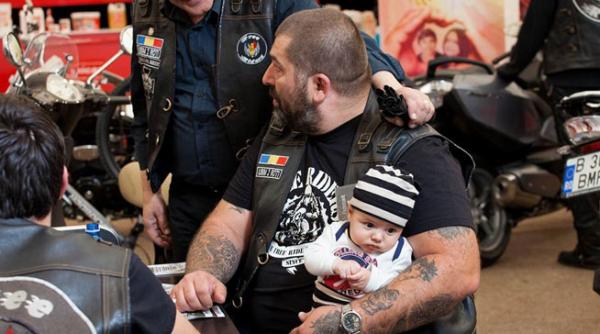 parada moto biciclete superconcerte i concurs pe 24 mai marele premiu un bmw f800r i o bicicleta bmw cruise m