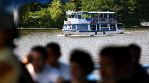 concerte in parcuri si plimbari cu gratuite cu vaporasul pe lacul herastrau