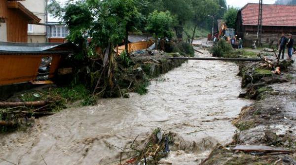 cod portocaliu de inundatii in sud vestul tarii