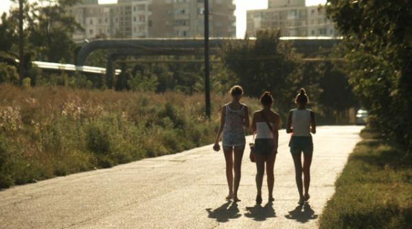 waiting for august de teodora mihai premiu cel mai bun lungmetraj international la hot docs