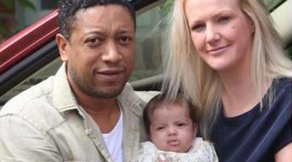 si a salvat fiica nou nascuta cu o manevra vazuta in serialul e r acum vrea sa dea serviciul de ambulanta in judecata