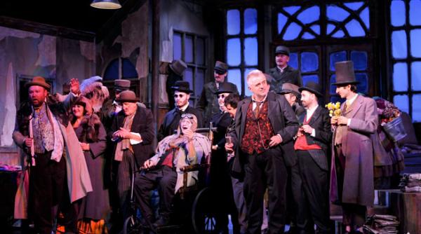 tot mai aproape de magia teatrului