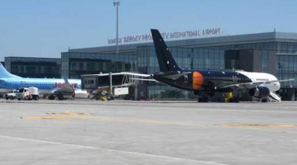 toate zborurile catre si de pe aeroportul din donetk suspendate temporar