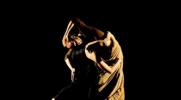 dune flamenco modern cu doi dansatori speciali