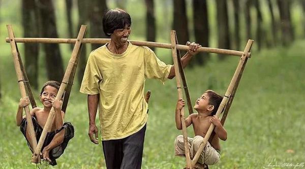 foto fericirea este si in ochii celor saraci
