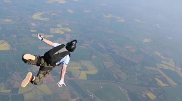 un parasutist peruan a supravietuit unei caderi de la 1 500 de metri cu parasuta infasurata in jurul gatului