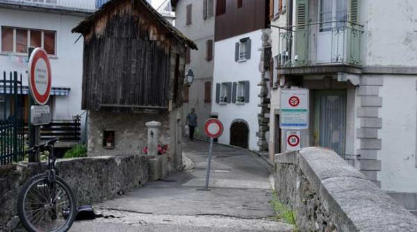 satul cu dubla cetatenie