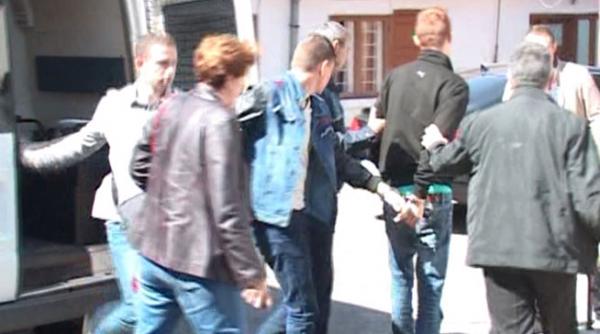 hoti cu tupeu au lasat mesaj proprietarului