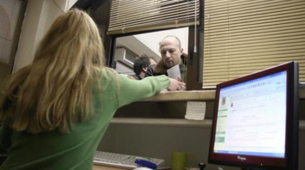 persoanele care au datorii la stat raman fara ajutoare sociale conturile rau platnicilor vor fi blocate