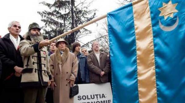 steagul secuiesc a inlocuit steagul uniunii europene pe cladirea parlamentului ungar