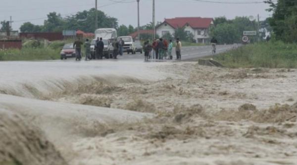 hidrologii au emis cod portocaliu de inundatii pentru raurile din patru judete din sud vest