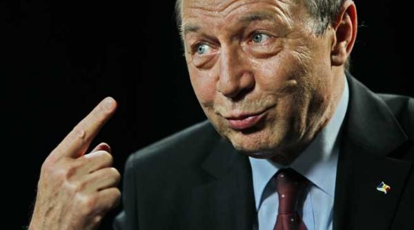 luati i comanda capitanului basescu