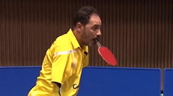 o partida de tenis de masa a uluit publicul unul dintre protagoni ti nu are bra e video