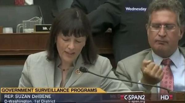 rar ti e dat sa vezi asa ceva ce face un politician in timpul unei sedinte a congresului sua telespectatorii stupefiati video