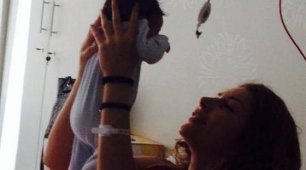 prima imagine cu baietelul lui mircea badea citeste anuntul facut in urma cu putin timp de carmen bruma pe facebook